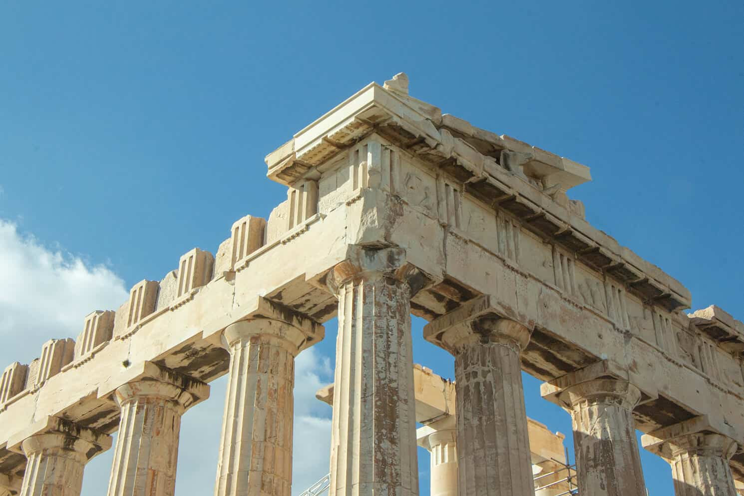 Imagen de un templo de entrada gratuita en Atenas